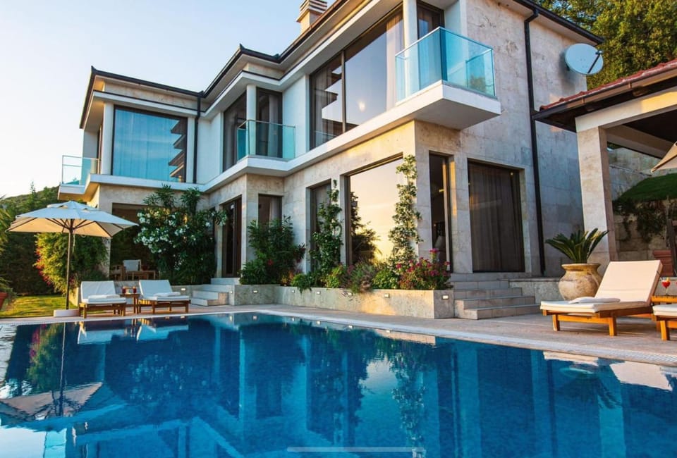 Property building, Garden view, Pool view