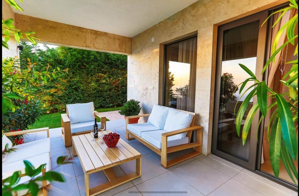 Balcony/Terrace, Seating area, Garden view