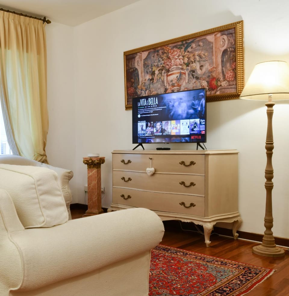 Communal lounge/ TV room, TV and multimedia, Living room, Seating area