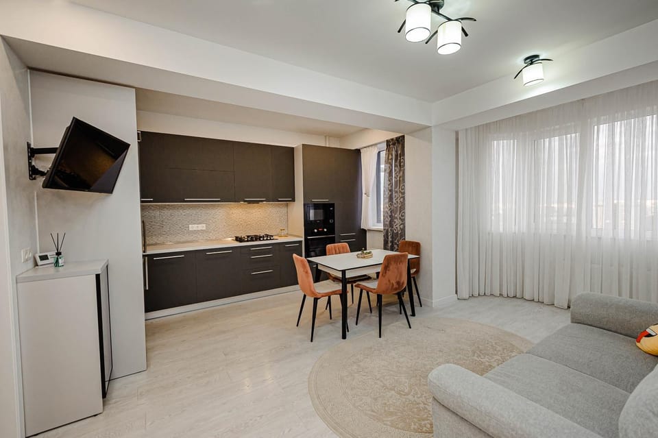 TV and multimedia, Seating area, Dining area