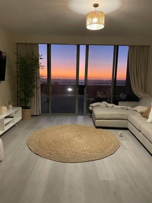 Infinity Sunset Beachfront Apartment Apartment in Cape Town