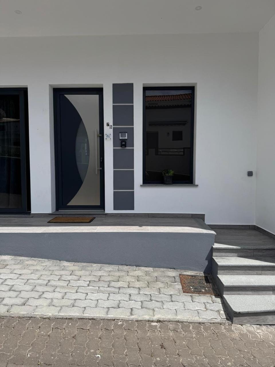 Facade/entrance