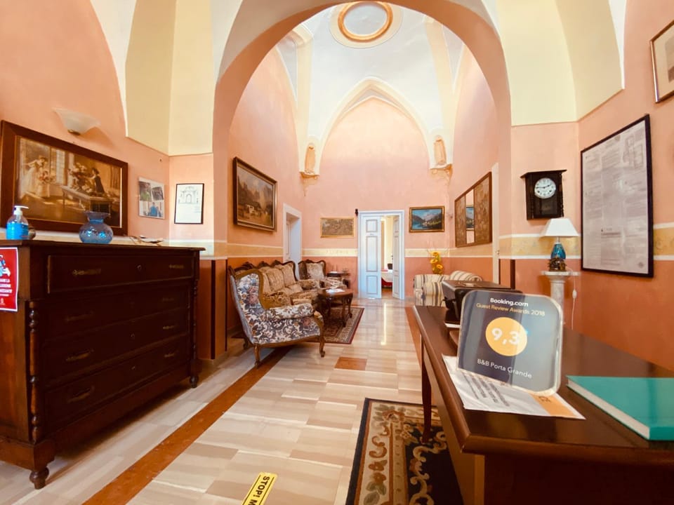 Communal lounge/ TV room