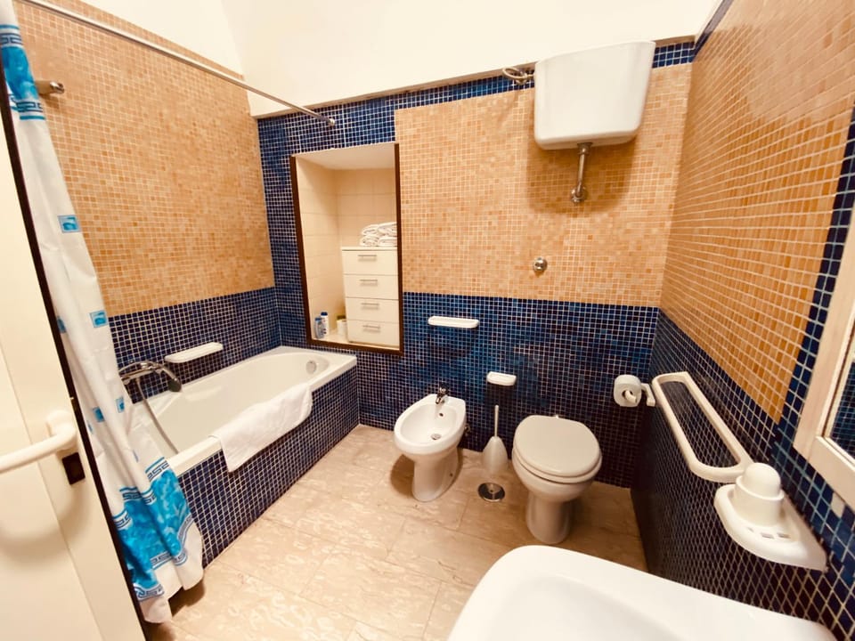 Shower, Toilet, Bathroom, View (from property/room)
