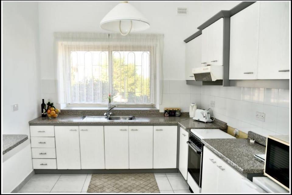 Kitchen or kitchenette, minibar, pet friendly, stove