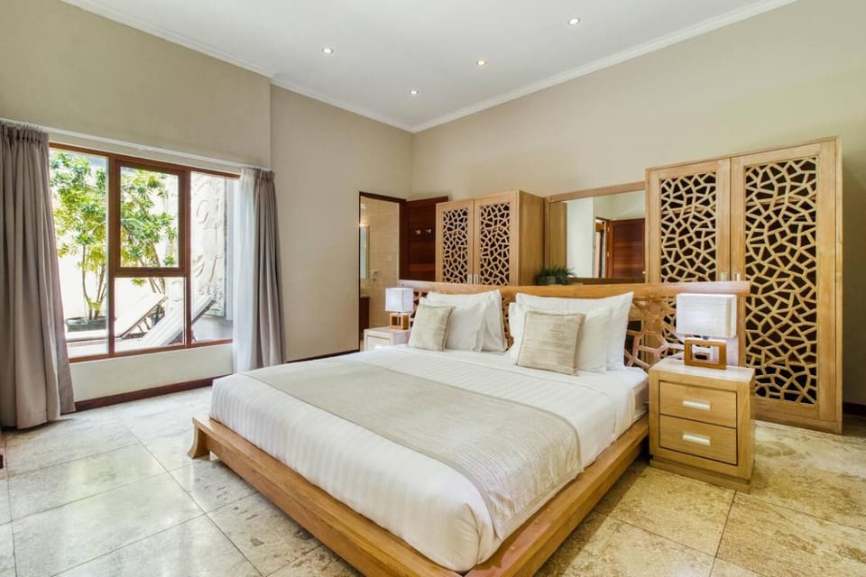 Super 4 Bed, Sleeps 8, Just 300m walk from Beach Villa in Kuta