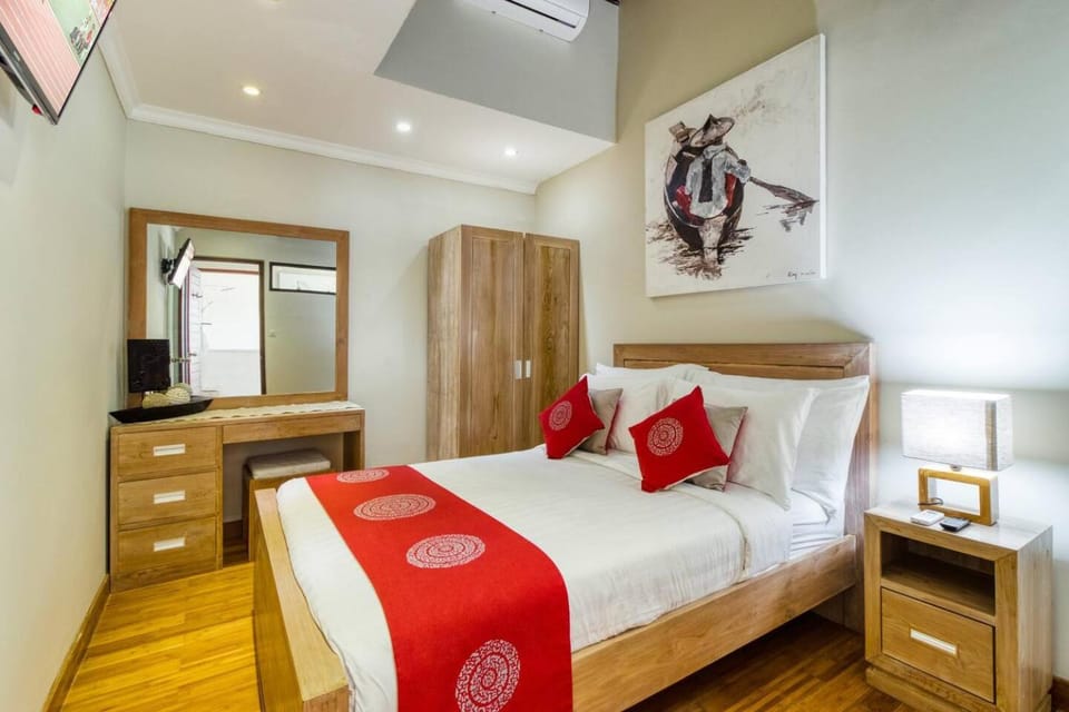 Super 4 Bed, Sleeps 8, Just 300m walk from Beach Villa in Kuta