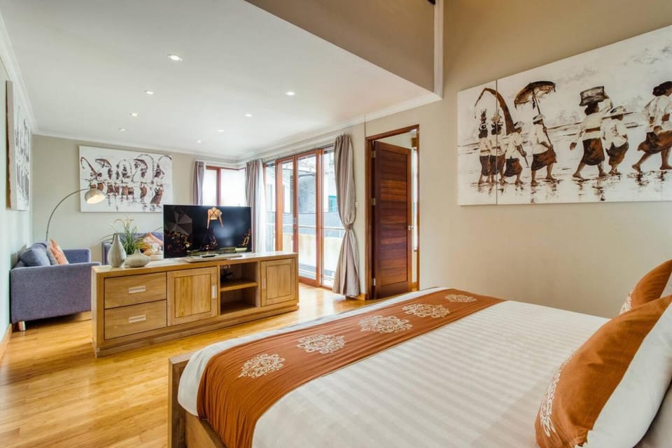 Super 4 Bed, Sleeps 8, Just 300m walk from Beach Villa in Kuta