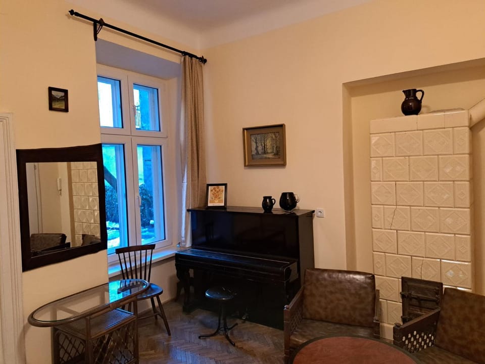 Seating area, Bedroom