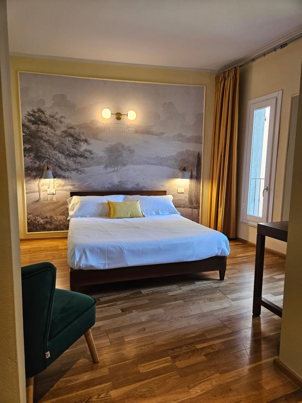 Shower, Bed, Bathroom, Bedroom, Garden view, Inner courtyard view