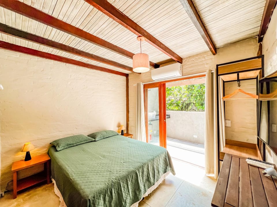 Bed, TV and multimedia, Bedroom, air conditioner
