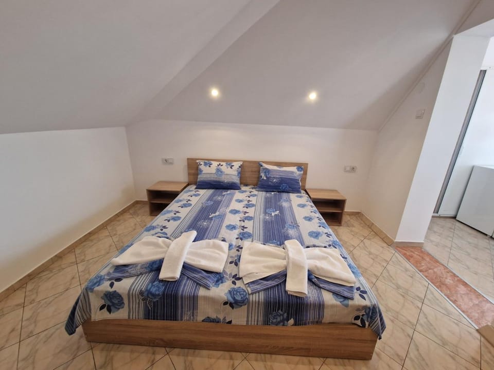 Bed, Balcony/Terrace, Photo of the whole room, Bedroom, towels, wardrobe