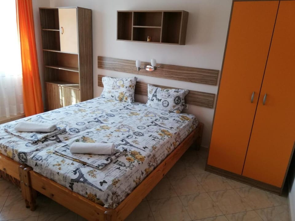 Bed, Balcony/Terrace, Photo of the whole room, Bedroom, minibar, towels, wardrobe