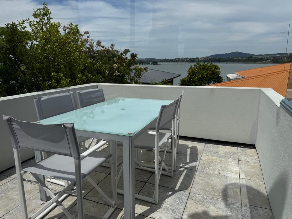 Tauranga Harbour View House in Tauranga