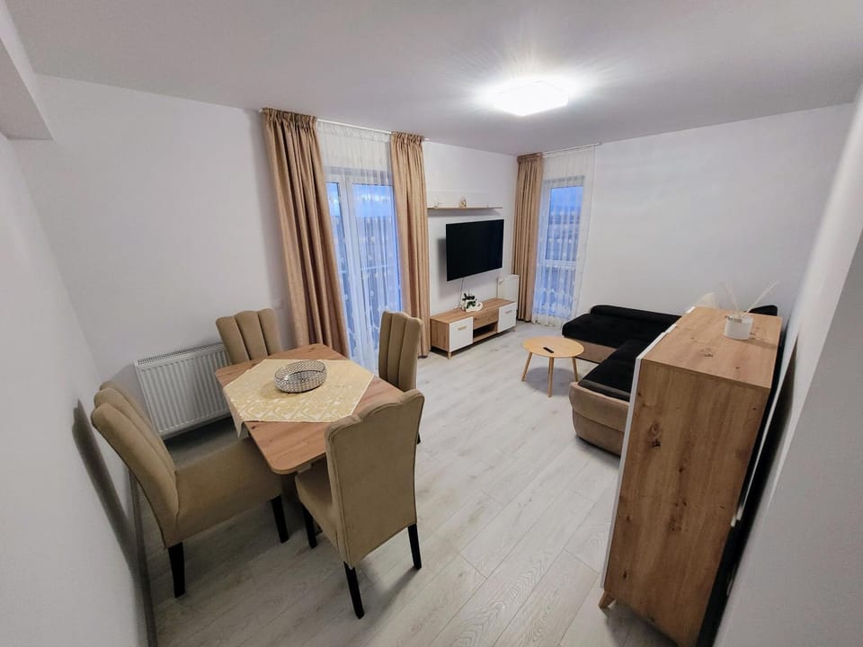 Communal lounge/ TV room, Bed, TV and multimedia, Living room, Photo of the whole room, Seating area, Evening entertainment