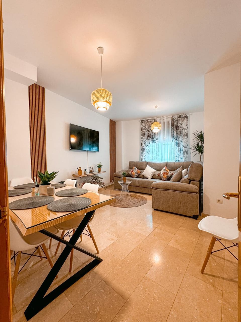 TV and multimedia, Living room, Dining area