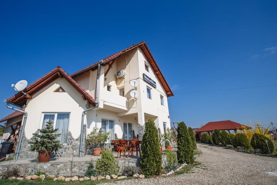 Pensiunea Faur Farm Stay in Romania