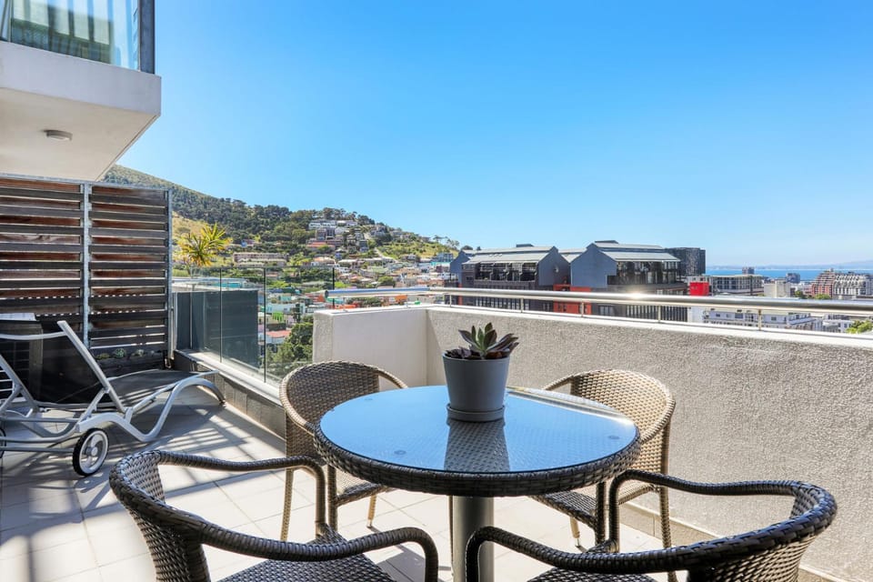 Patio, Day, Natural landscape, View (from property/room), Balcony/Terrace, Seating area, Dining area, Mountain view