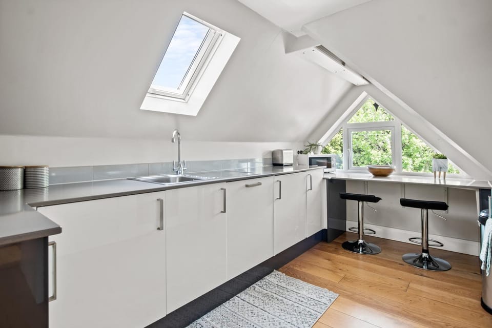 Kitchen or kitchenette, Dining area, pet friendly, stove