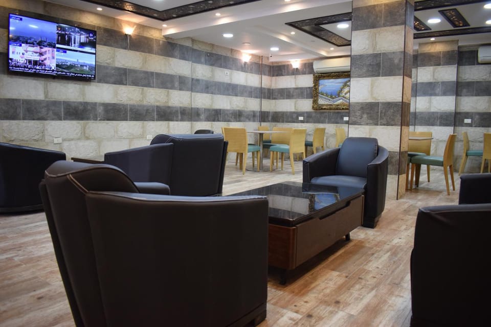 Communal lounge/ TV room, Lobby or reception