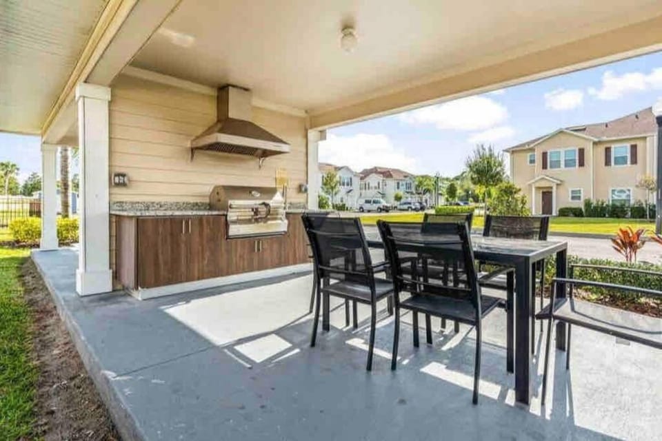Enjoy a Cozy 3 BR/Clubhouse/Near Disney and more House in Four Corners