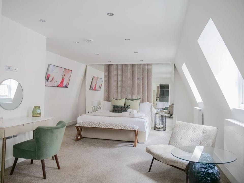 Tranquil Urban Oasis in Kensington Apartment in City of Westminster