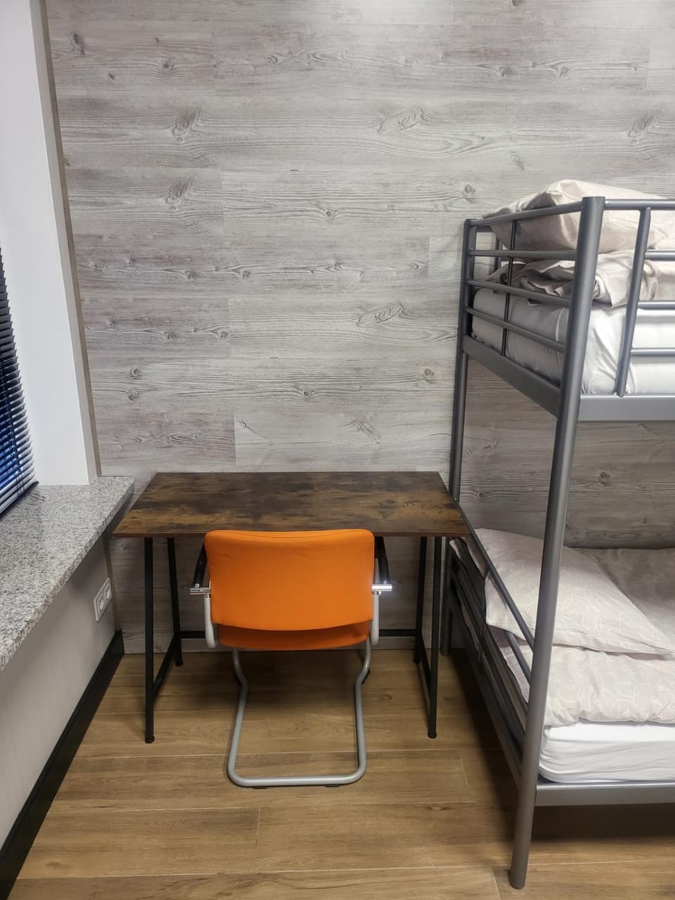 Bed, Photo of the whole room, Bedroom, bunk bed, hair dresser