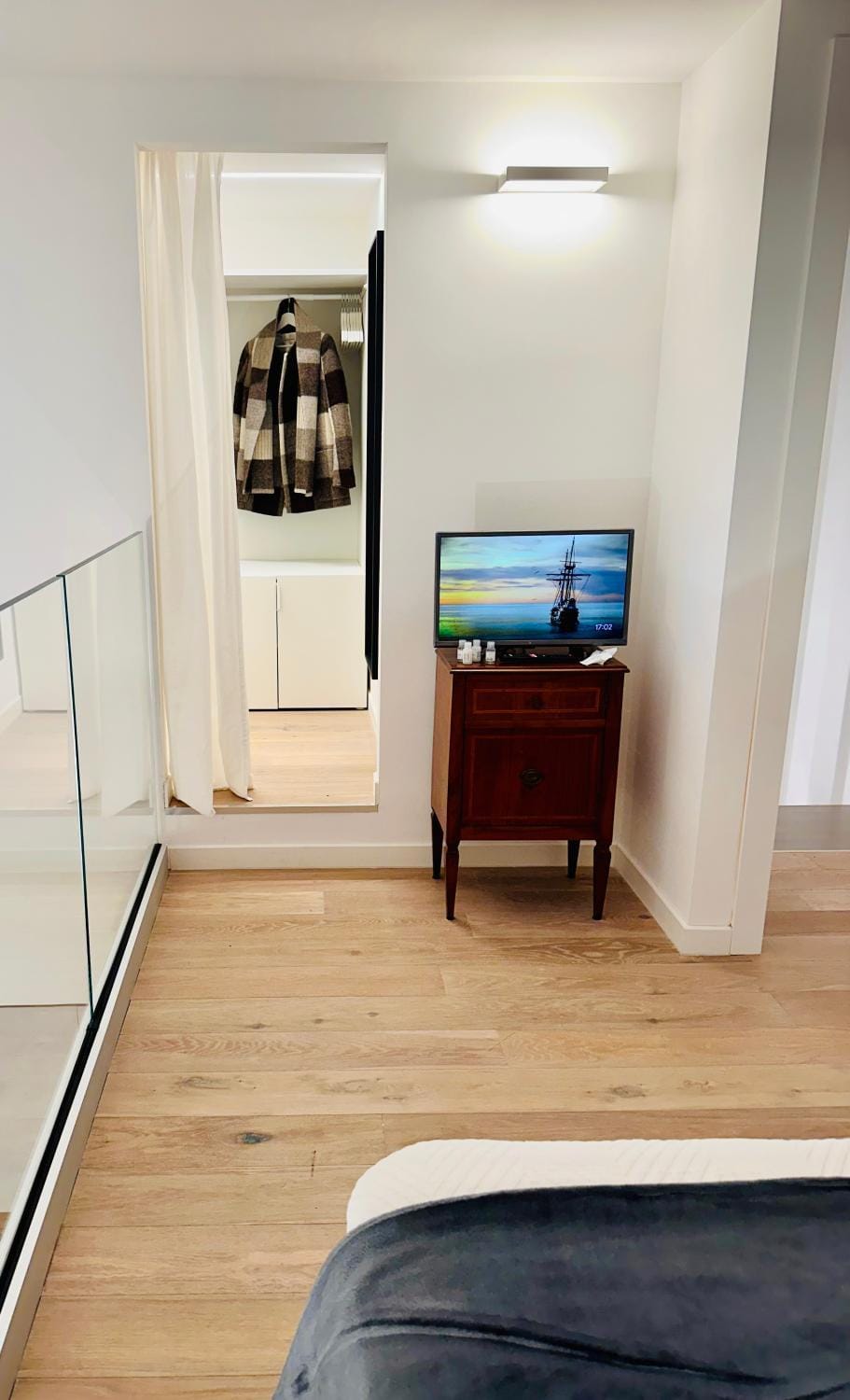 TV and multimedia, Photo of the whole room, Bedroom