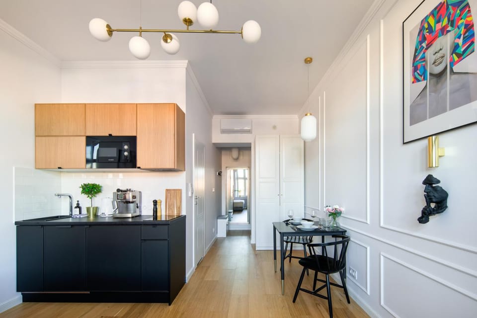 Kitchen or kitchenette, air conditioner