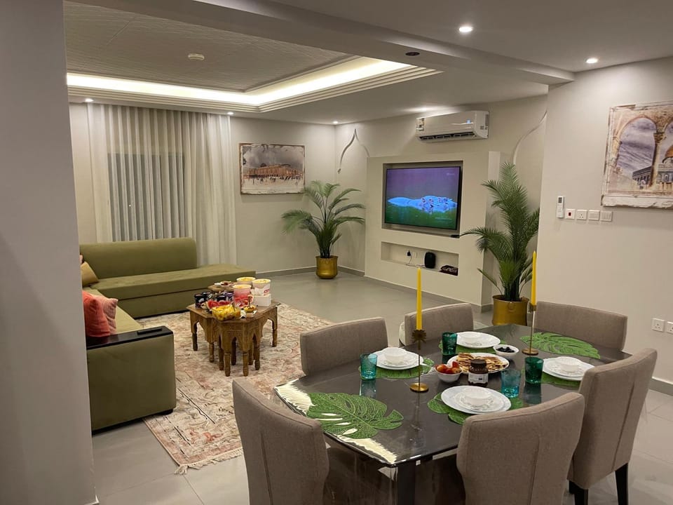 TV and multimedia, Living room, Dining area