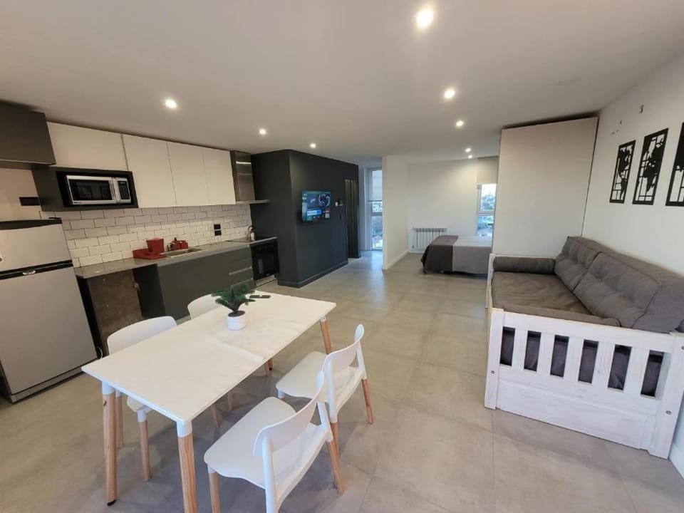 Kitchen or kitchenette, Seating area, minibar, oven