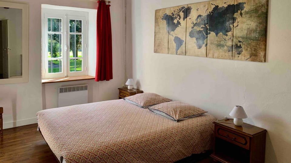 Bed, Photo of the whole room, Bedroom