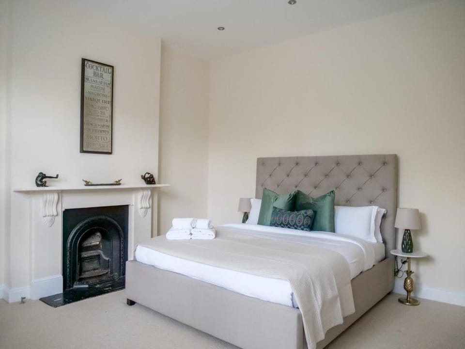 Charming Oasis with Garden Apartment in London Borough of Ealing
