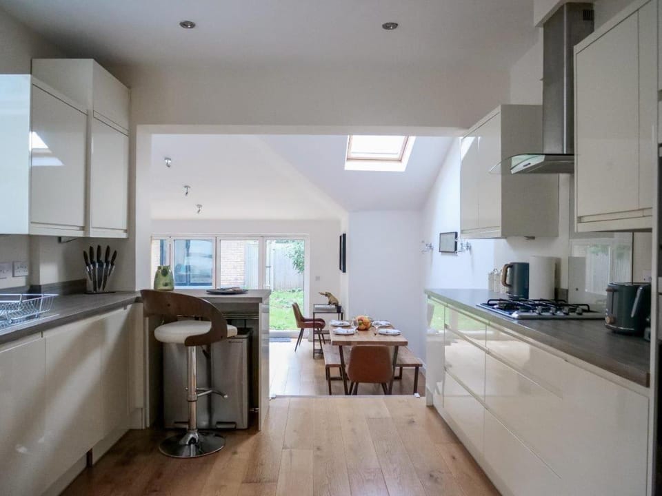 Charming Oasis with Garden Apartment in London Borough of Ealing