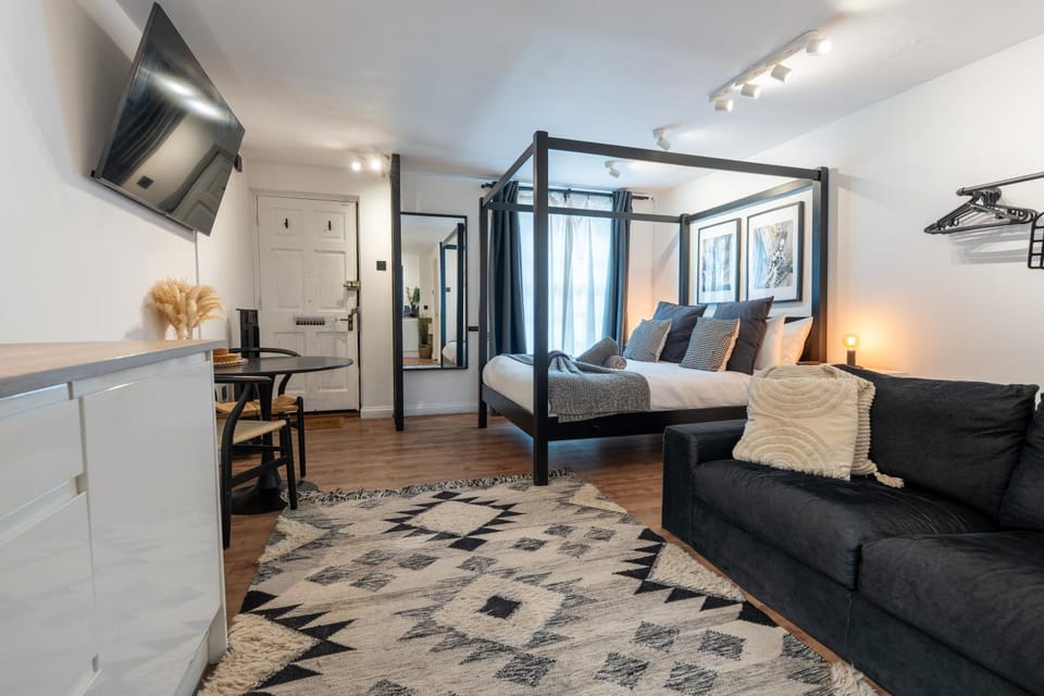 Ultra Modern Studio Apartment, in Central Exeter Apartment in Exeter