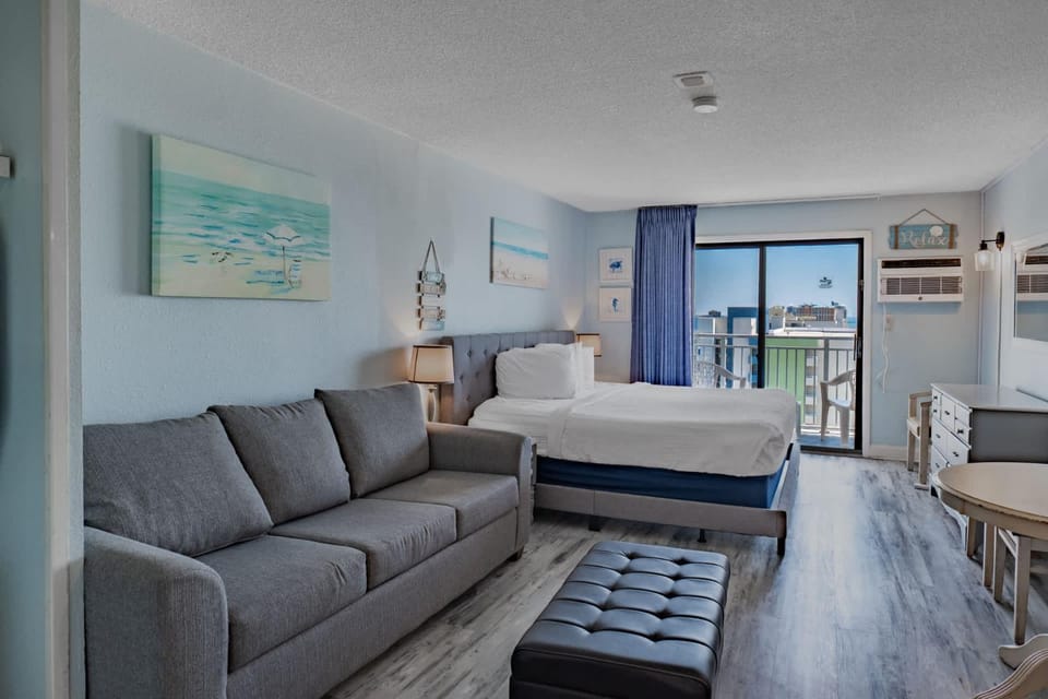 Completely Renovated Ocean View King Suite! Perfect for 4 Guests! Sea Mist 51608 House in Myrtle Beach