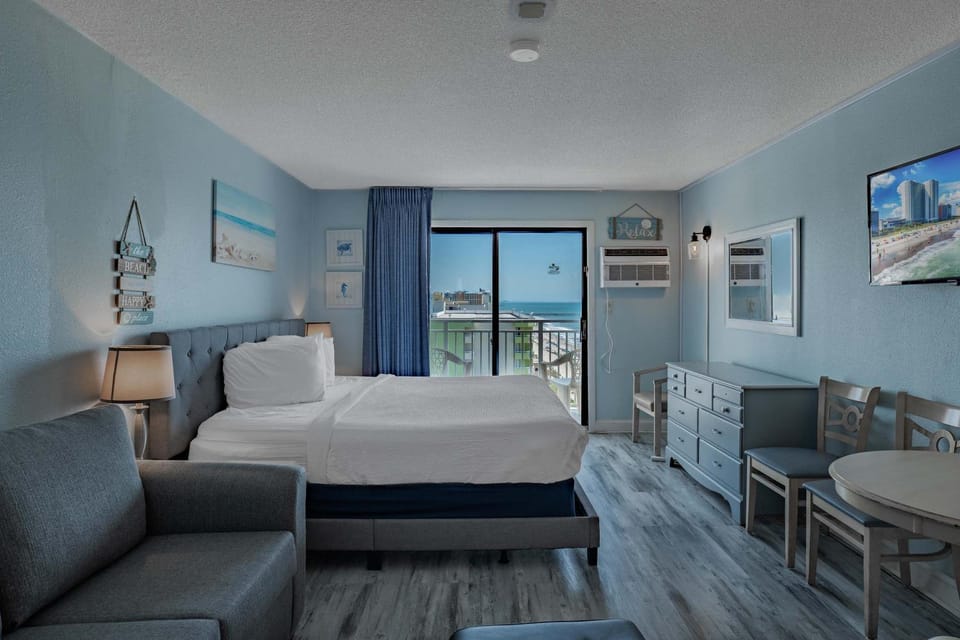 Completely Renovated Ocean View King Suite! Perfect for 4 Guests! Sea Mist 51608 House in Myrtle Beach