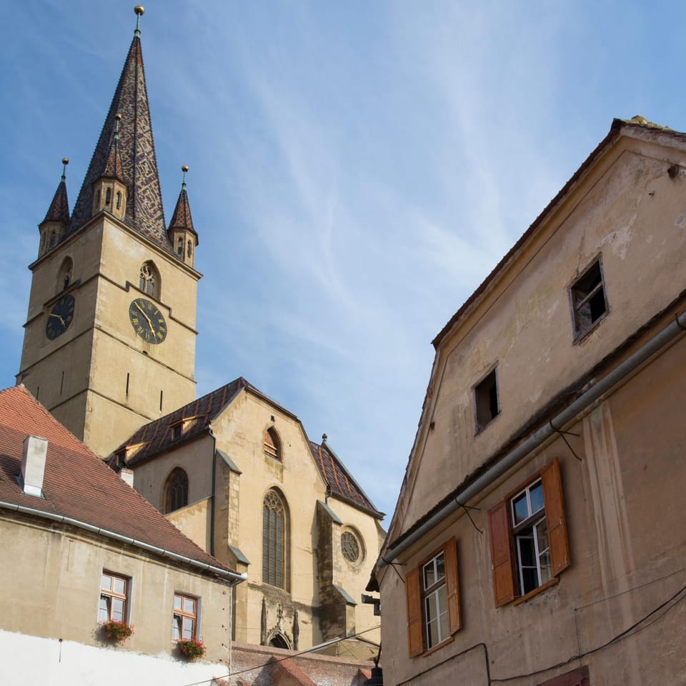 Facade/entrance, City view