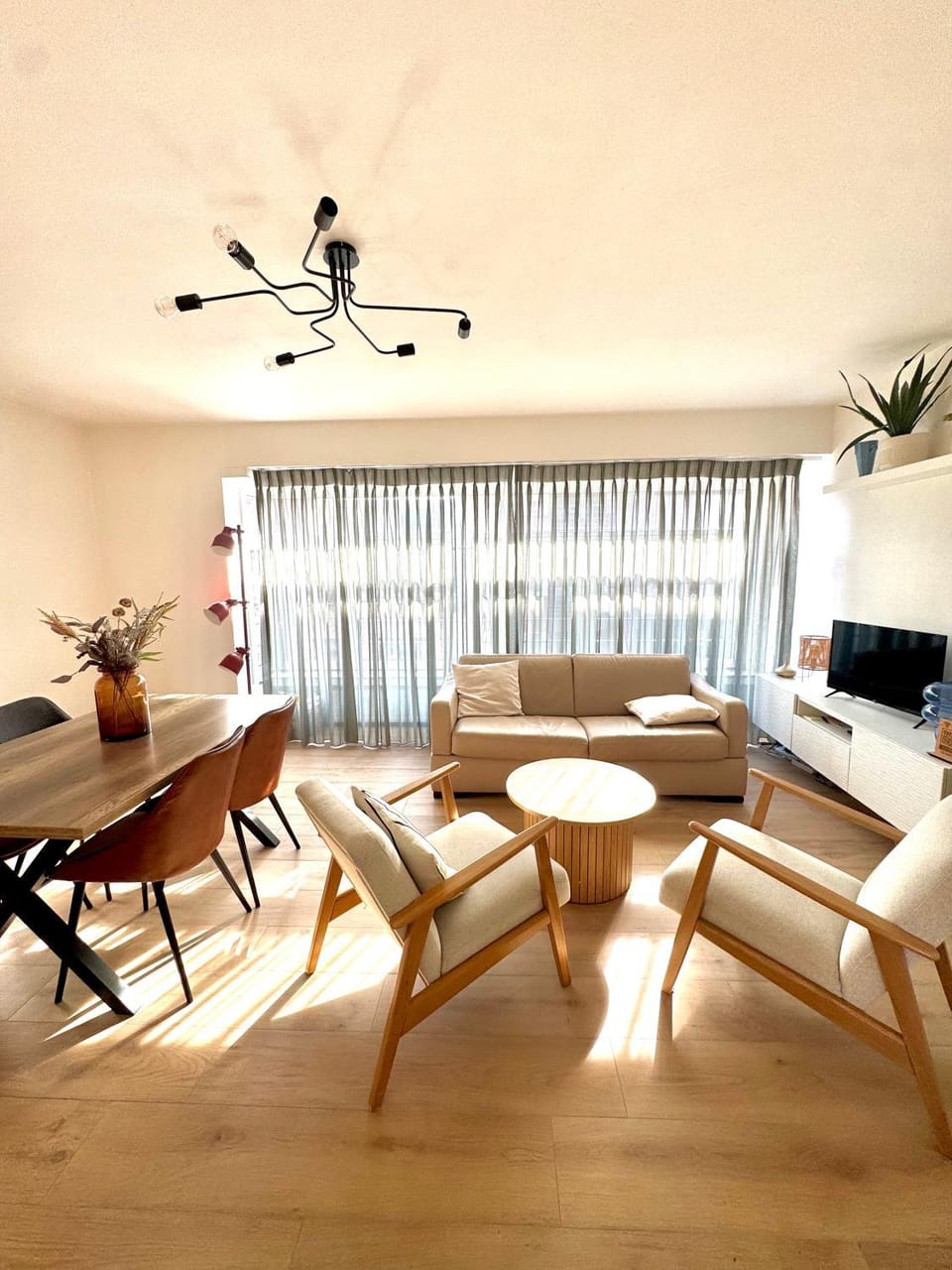 Hugo by the harbor, light-filled and centrally located apartment - free parking Apartment in Ostend