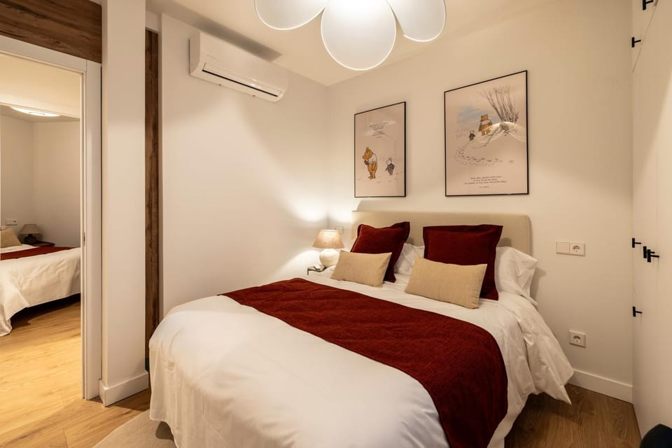 Bed, Photo of the whole room, Bedroom, air conditioner