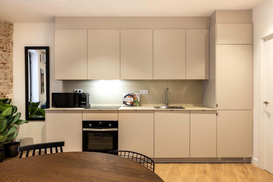 Kitchen or kitchenette, Dining area, minibar, pet friendly, stove
