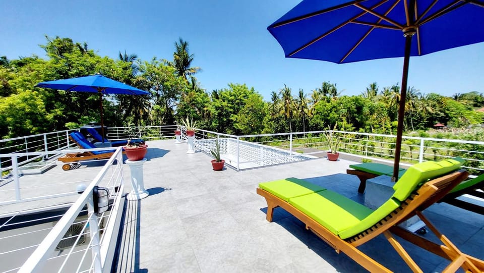 Patio, Day, View (from property/room), Balcony/Terrace, Pool view, Swimming pool, sunbed