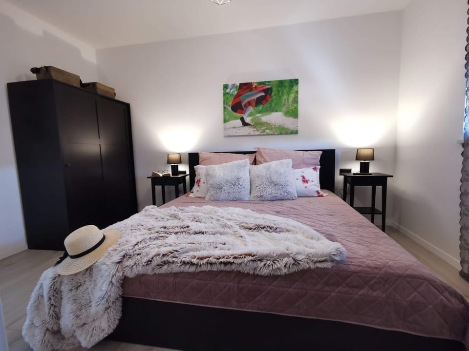 Bed, Bedroom, wardrobe