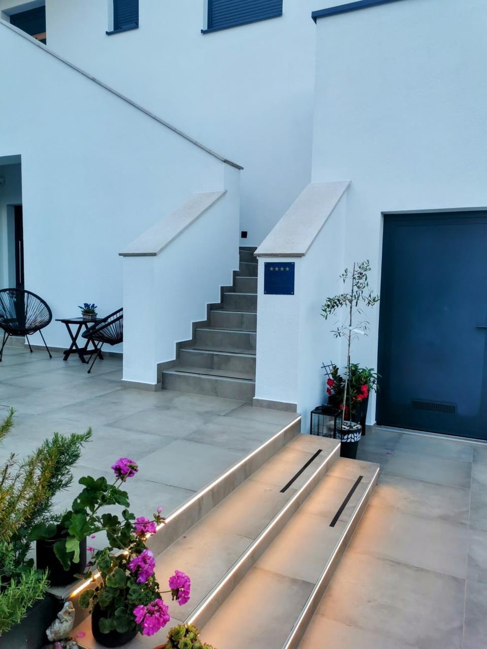 Facade/entrance