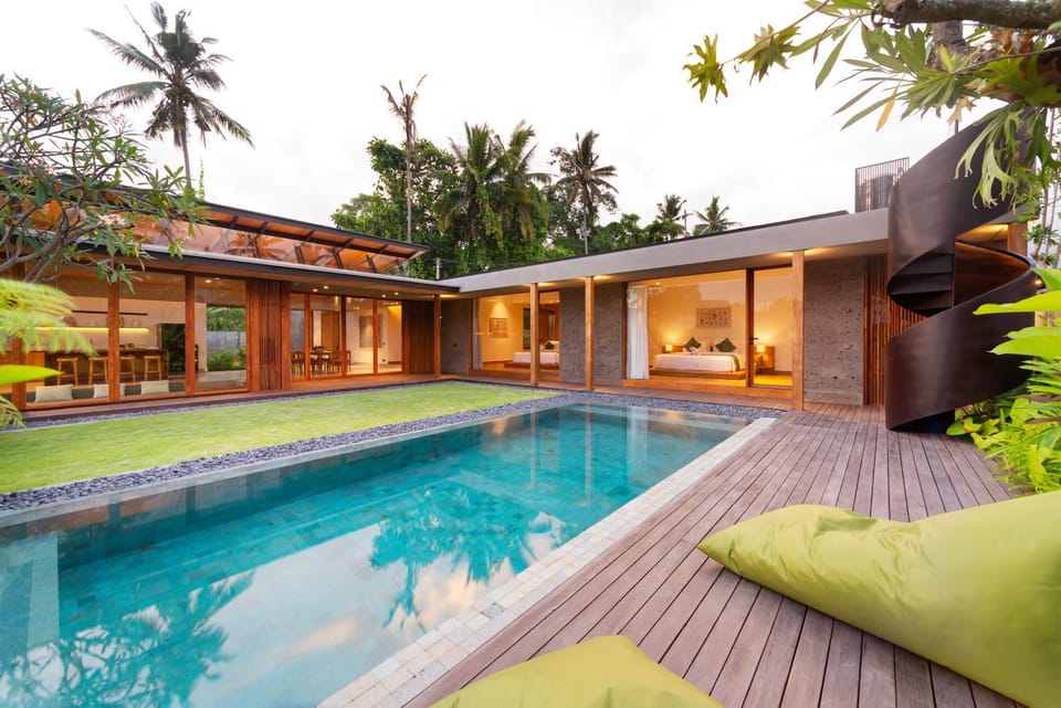 Property building, Garden, Pool view, Swimming pool, sunbed