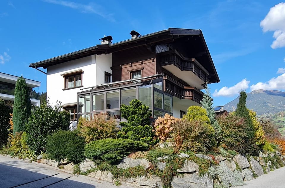 Property building, Natural landscape, Garden, Garden view, Mountain view