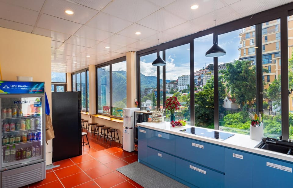 View (from property/room), Balcony/Terrace, Kitchen or kitchenette, Kitchen or kitchenette, Seating area, Communal kitchen, stove, kitchen