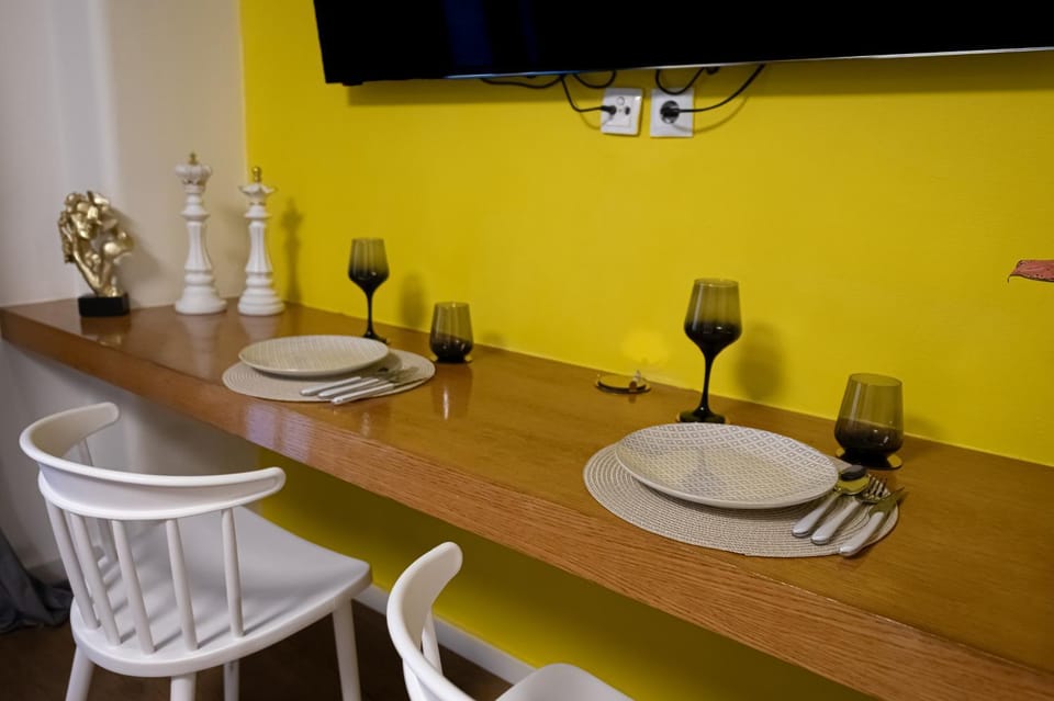 Seating area, Dining area