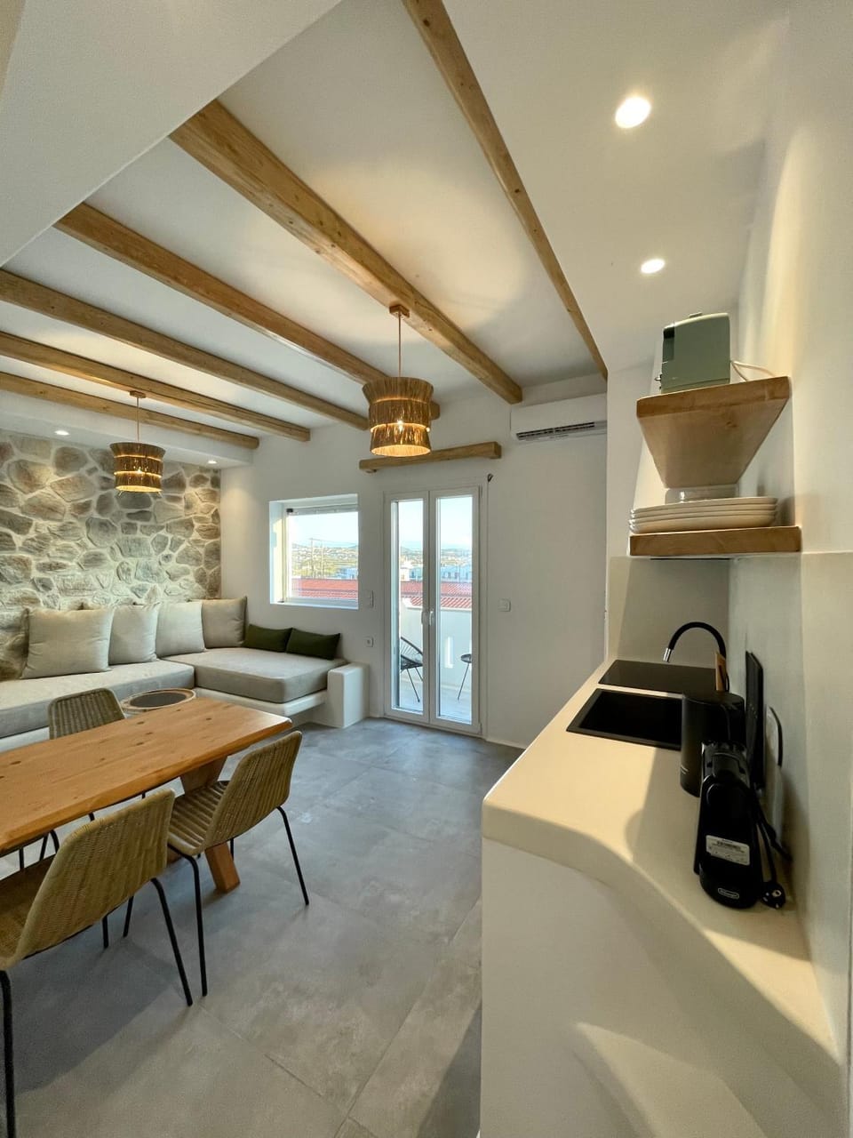 Konstantza's Deluxe Suite Apartment in Naxos
