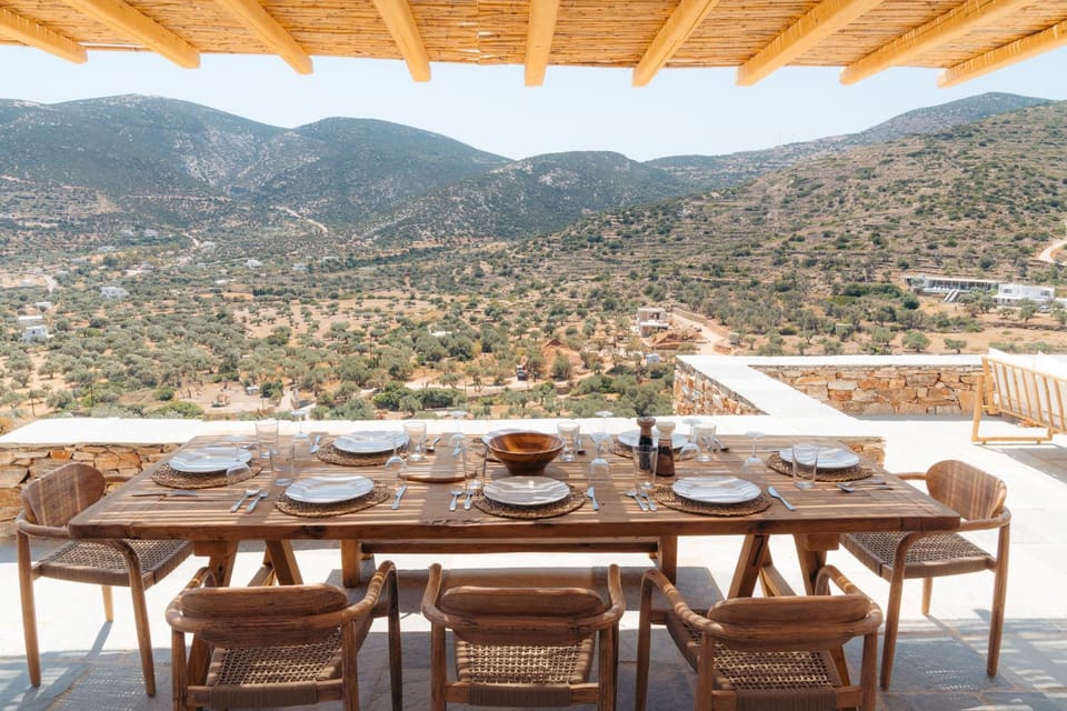 Natural landscape, View (from property/room), Balcony/Terrace, Dining area, Mountain view